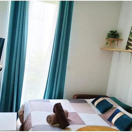 בית נופש Le Napoleon Invalides Independante *